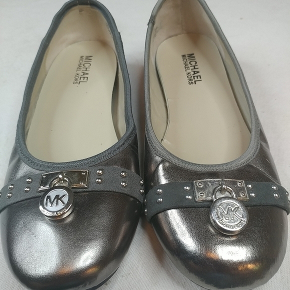 Michael Kors "Viva" Ballet Pewter Leather Flats Sh - Picture 1 of 8